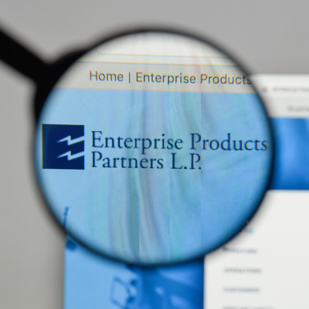 Milan, Italy - August 10, 2017: Enterprise Products Partners logo on the website homepage.のeditorial素材