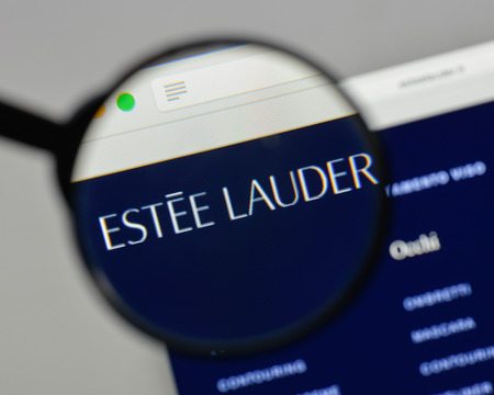 Milan, Italy - August 10, 2017: Estee Lauder logo on the website homepage.のeditorial素材
