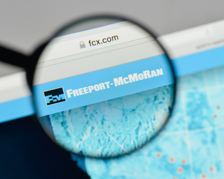 Milan, Italy - August 10, 2017: Freeport-McMoRan logo on the website homepage.のeditorial素材