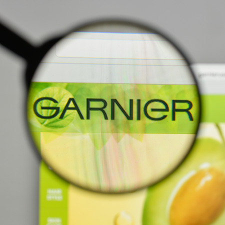 Milan, Italy - August 10, 2017: Garnier logo on the website homepage.のeditorial素材