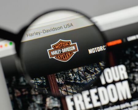 Milan, Italy - August 10, 2017: Harley-Davidson logo on the website homepage.のeditorial素材