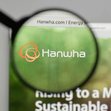 Milan, Italy - August 10, 2017: Hanwha logo on the website homepage.のeditorial素材