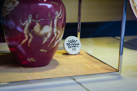 Milan, Italy - February 28, 2017: Shop window of a Richard Ginori shop in Milan - Montenapoleone area, Italy. Few days after Milan Fashion Week. Spring Summer 2017 Collection. Richard Ginori logoのeditorial素材