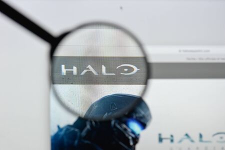 Milan, Italy - August 20, 2018: Halo 5 Guardians - Halo Series website homepage. Halo 5 Guardians - Halo Series logo visible.のeditorial素材