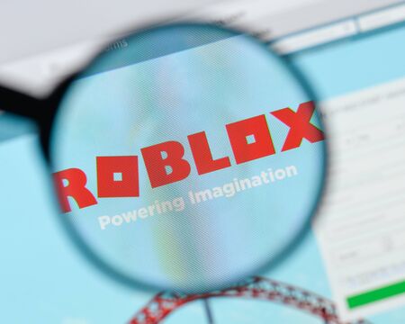 Milan, Italy - August 20, 2018: Roblox website homepage. Roblox logo visible.のeditorial素材