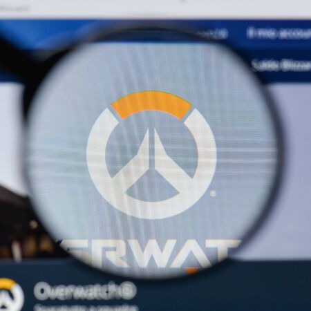 Milan, Italy - August 20, 2018: Overwatch website homepage. Overwatch logo visible.のeditorial素材