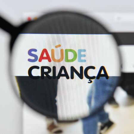 Milan, Italy - August 20, 2018: Saude Crianca (Brazil Child Health) website homepage. Saude Crianca (Brazil Child Health) logo visible.のeditorial素材
