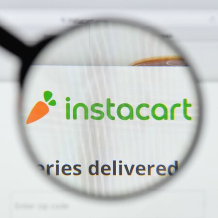 Milan, Italy - August 20, 2018: Instacart website homepage. Instacart logo visible.のeditorial素材