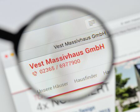 Milan, Italy - August 20, 2018: Vest Massivhaus website homepage. Vest Massivhaus logo visible.のeditorial素材