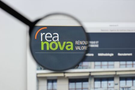 Milan, Italy - August 20, 2018: Reanova website homepage. Reanova logo visible.のeditorial素材