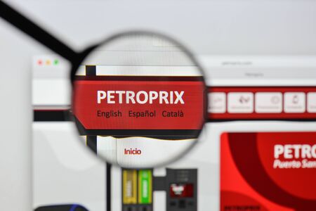 Milan, Italy - August 20, 2018: Petroprix EnergiÌa website homepage. Petroprix EnergiÌa logo visible.のeditorial素材