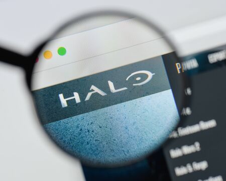 Milan, Italy - August 20, 2018: Halo 5 Guardians - Halo Series website homepage. Halo 5 Guardians - Halo Series logo visible.のeditorial素材