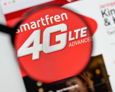 Milan, Italy - August 20, 2018: Smartfren 4G website homepage. Smartfren 4G logo visible.のeditorial素材