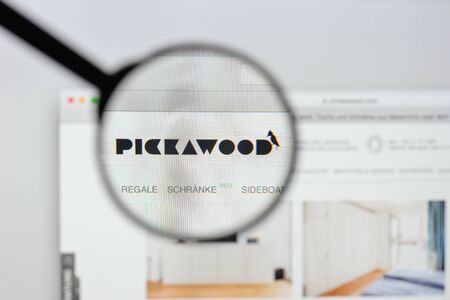 Milan, Italy - August 20, 2018: Pickawood website homepage. Pickawood logo visible.のeditorial素材