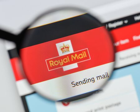 Milan, Italy - August 20, 2018: Royal Mail website homepage. Royal Mail logo visible.のeditorial素材