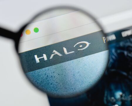 Milan, Italy - August 20, 2018: Halo 5 Guardians - Halo Series website homepage. Halo 5 Guardians - Halo Series logo visible.のeditorial素材