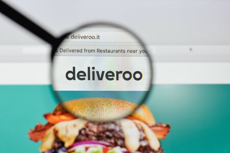 Milan, Italy - August 20, 2018: Deliveroo website homepage. Deliveroo logo visible.のeditorial素材