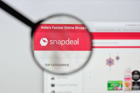 Milan, Italy - August 20, 2018: Snapdeal website homepage. Snapdeal logo visible.のeditorial素材