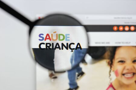 Milan, Italy - August 20, 2018: Saude Crianca (Brazil Child Health) website homepage. Saude Crianca (Brazil Child Health) logo visible.のeditorial素材