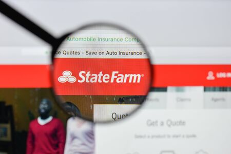 Milan, Italy - August 20, 2018: State Farm website homepage. State Farm logo visible.のeditorial素材