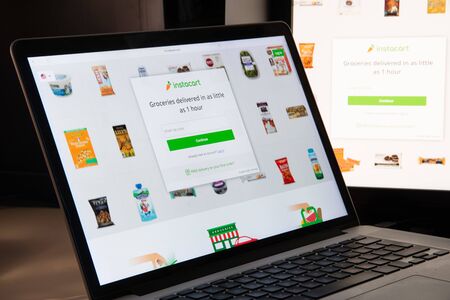 Milan, Italy - August 15, 2018: Instacart website homepage. Instacart logo visible.のeditorial素材