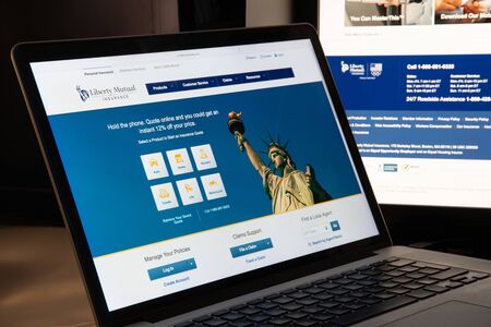 Milan, Italy - August 15, 2018: Liberty Mutual insurance website homepage. Liberty Mutual logo visible.のeditorial素材