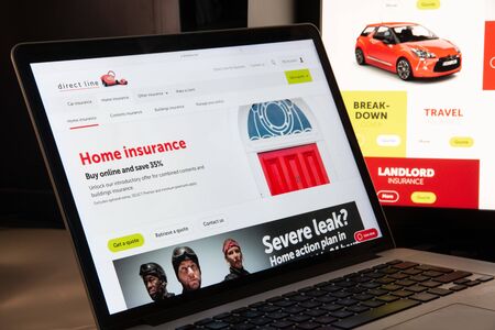 Milan, Italy - August 15, 2018: Direct Line insurance website homepage. Direct Line logo visible.のeditorial素材