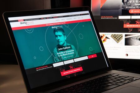 Milan, Italy - August 15, 2018: Startup Grind online banking website homepage. Startup Grind logo visible.のeditorial素材