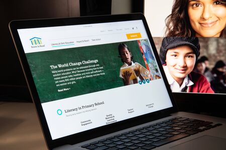 Milan, Italy - August 15, 2018: Room to Read NGO website homepage. Room to Read logo visible.のeditorial素材