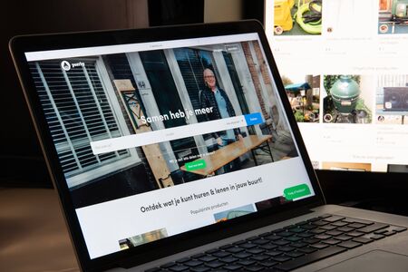Milan, Italy - August 15, 2018: peerby website homepage. peerby logo visible.のeditorial素材