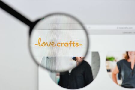 Milan, Italy - August 20, 2018: LoveCrafts website homepage. LoveCrafts logo visible.のeditorial素材