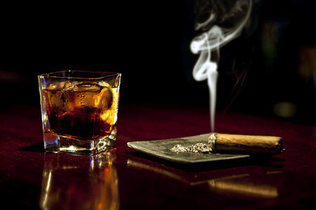 whiskey with iceの写真素材