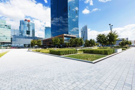Green square and modern building around in Wienの写真素材