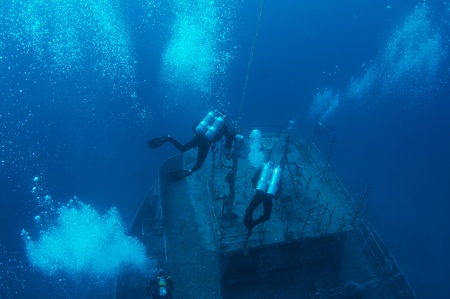 Scuba divers descending on an artificial reef in south east Florida.の写真素材