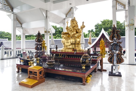 Golden Ganesha  Ganesh, Ganapati  Statue  This is a widely worshiped deity in the Hindu pantheon  His image is found throughout India and Nepal and extends to Jains, Buddhists, and beyond India の写真素材