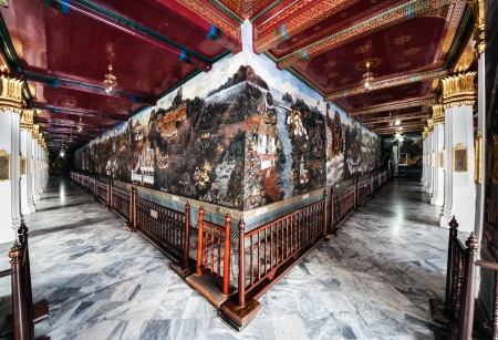 World s longest mural painting, Wat Phra Kaew, Bangkok, landmark of Thailand  - The Wat Phra Kaew or Temple of the Emerald Buddha is located in Grand Palace, mural painting based on the Indian epic  Ramayana   のeditorial素材