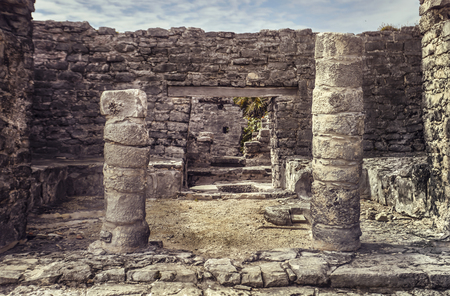Detail of the columns of a Mayan temple of the tulum complex in mexico.の写真素材