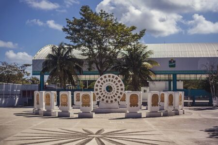 Central square with its monument of the Mexican town of Tulumのeditorial素材
