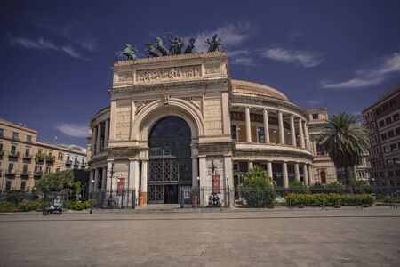 The Politeama Garibaldi is located on Piazza Ruggero Settimo (in turn usually called Piazza Politeama) in the center of Palermo. The name derives from the Greekのeditorial素材