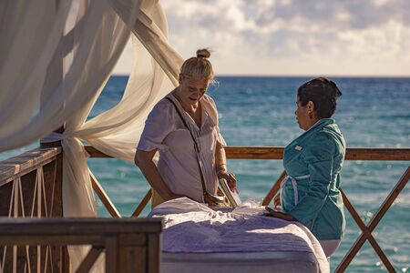DOMINICUS, DOMINICAN REPUBLIC 6 FEBRAURY 2020: Wellness center girls prepare the bedのeditorial素材