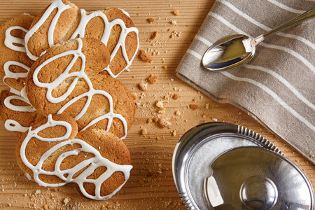Composition with biscuits