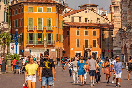 VERONA, ITALY 10 SEPTEMBER 2020: Piazza Bra in Verona in Italy at sunsetのeditorial素材