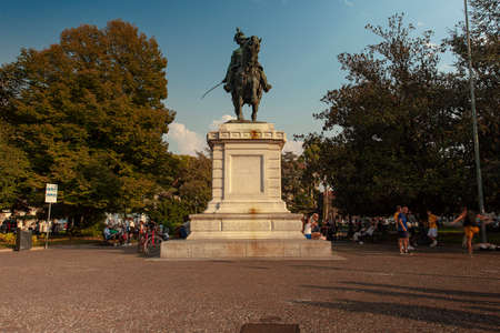 Vittorio Emanuele statue in Verona 3のeditorial素材