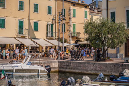 LAZISE, ITALY 16 SEPTEMBER 2020: Lazise view on Garda Lake in Italyのeditorial素材