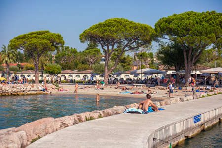 LAZISE, ITALY 16 SEPTEMBER 2020: Beach in Garda Lake in Laziseのeditorial素材