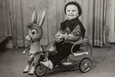 ROVIGO, ITALY OCTOBER 1948: Child plays with toy car in 40sのeditorial素材
