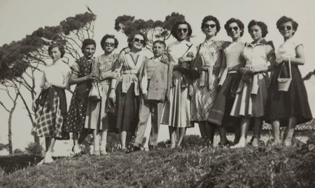 VILLANOVA DEL GHEBBO, ITALY SEPTEMBER 1962: Large group of women in the 60sのeditorial素材