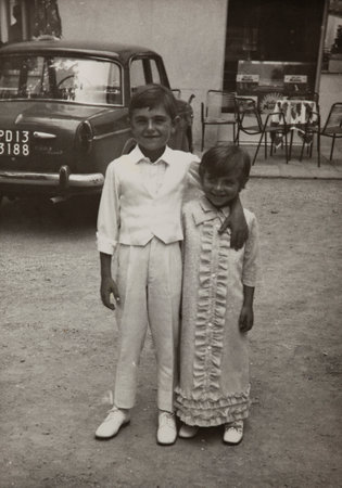 VILLANOVA DEL GHEBBO, ITALY MARCH 1964: Children couple smiling in 60sのeditorial素材
