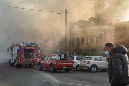 VILLANOVA DEL GHEBBO, ITALY 23 MARCH 2021: House burning at night with firefightersのeditorial素材
