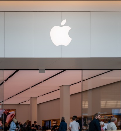 SHEFFIELD, UK - 23RD MARCH 2019: The new Apple iPhone store inside of Meadowhall - Sheffieldのeditorial素材